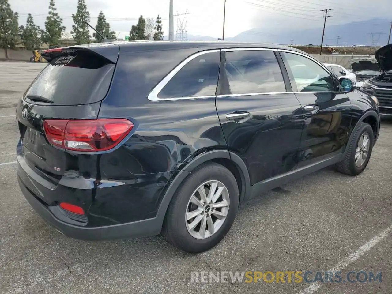 3 Photograph of a damaged car 5XYPG4A36KG568194 KIA SORENTO 2019