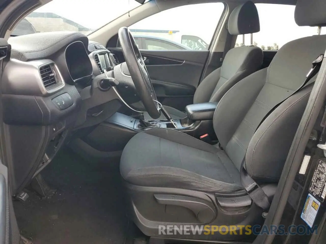7 Photograph of a damaged car 5XYPG4A36KG568194 KIA SORENTO 2019