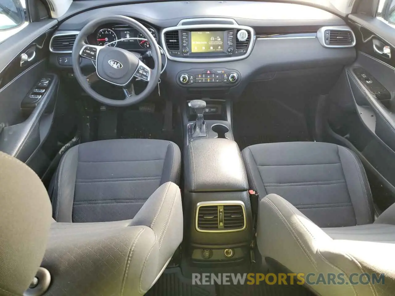 8 Photograph of a damaged car 5XYPG4A36KG570513 KIA SORENTO 2019