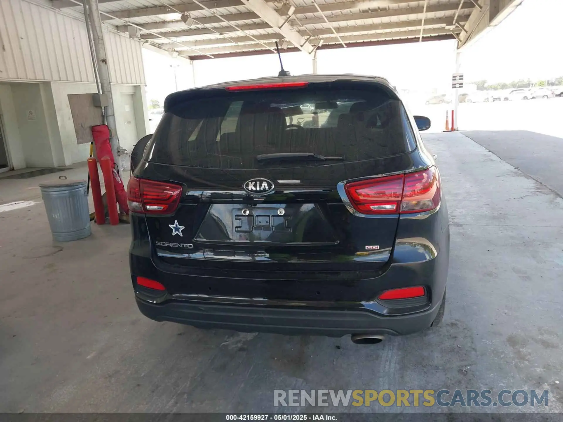 16 Photograph of a damaged car 5XYPG4A36KG571869 KIA SORENTO 2019