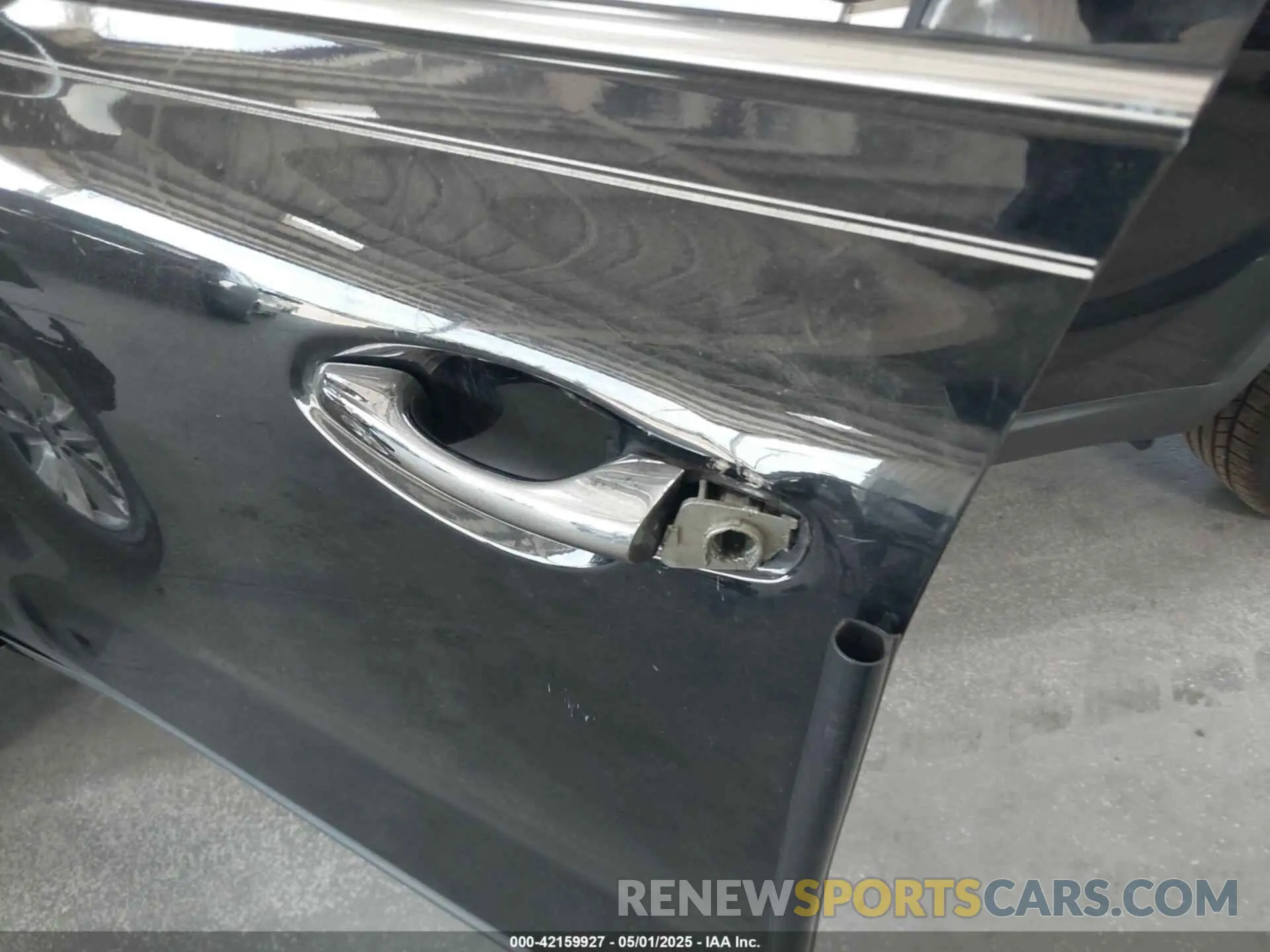 17 Photograph of a damaged car 5XYPG4A36KG571869 KIA SORENTO 2019
