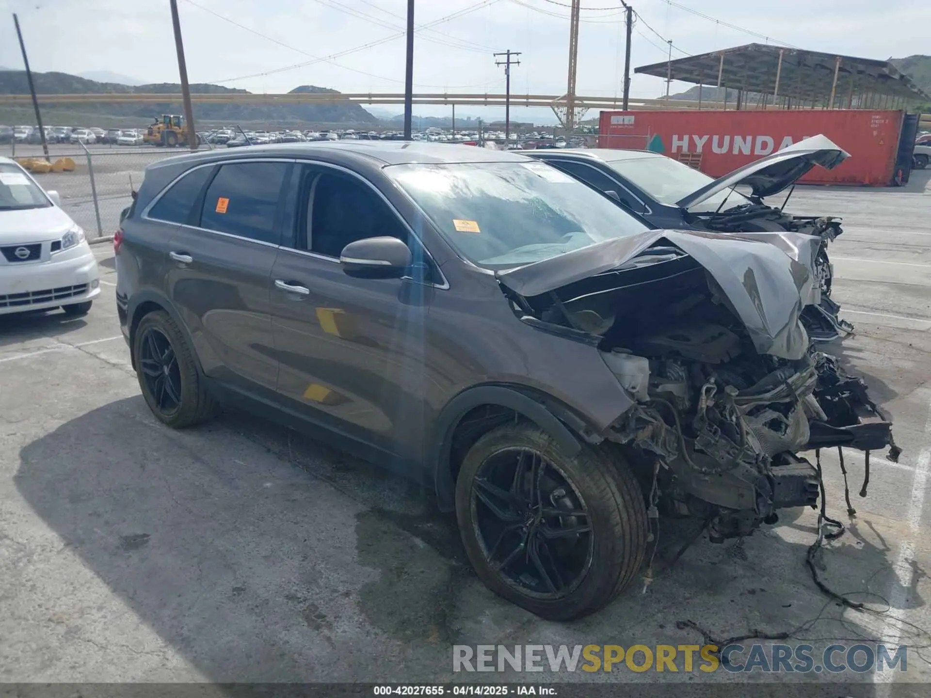 1 Photograph of a damaged car 5XYPG4A36KG574769 KIA SORENTO 2019
