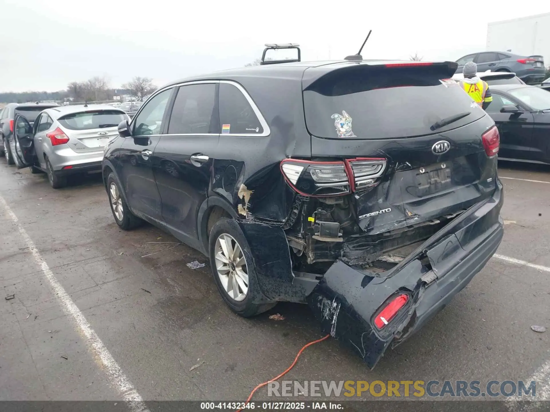 3 Photograph of a damaged car 5XYPG4A36KG575579 KIA SORENTO 2019