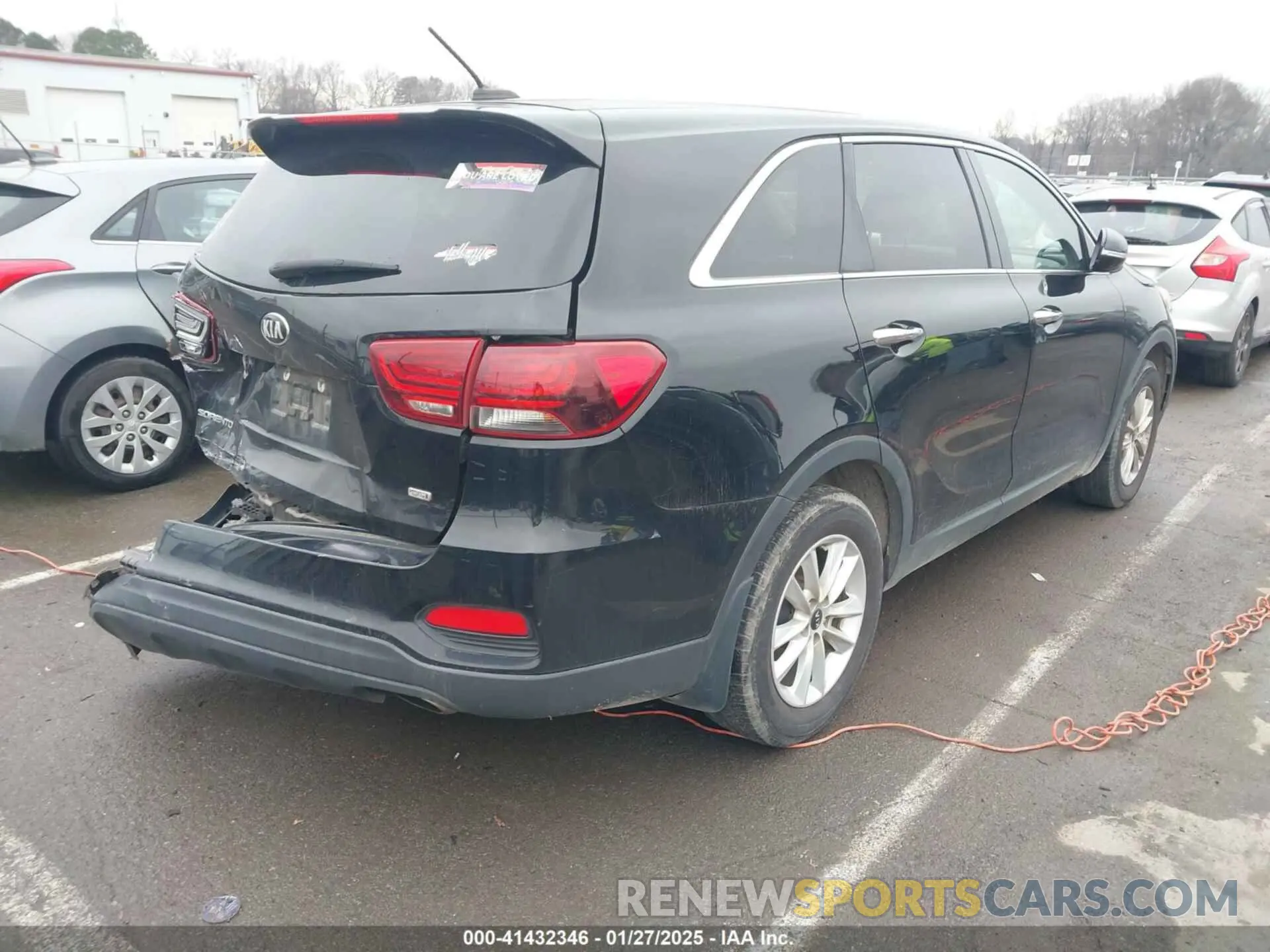 4 Photograph of a damaged car 5XYPG4A36KG575579 KIA SORENTO 2019