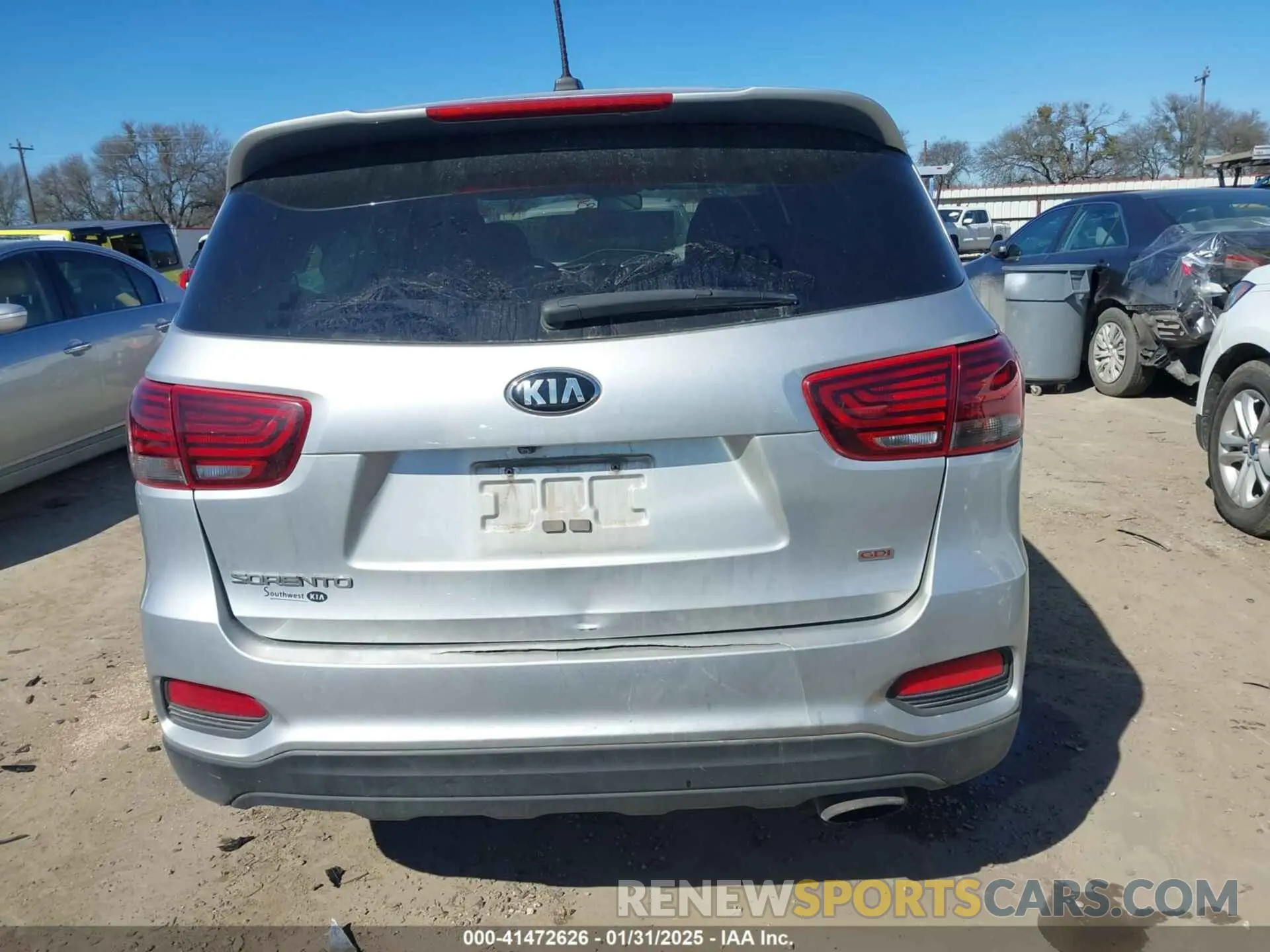 17 Photograph of a damaged car 5XYPG4A36KG579616 KIA SORENTO 2019