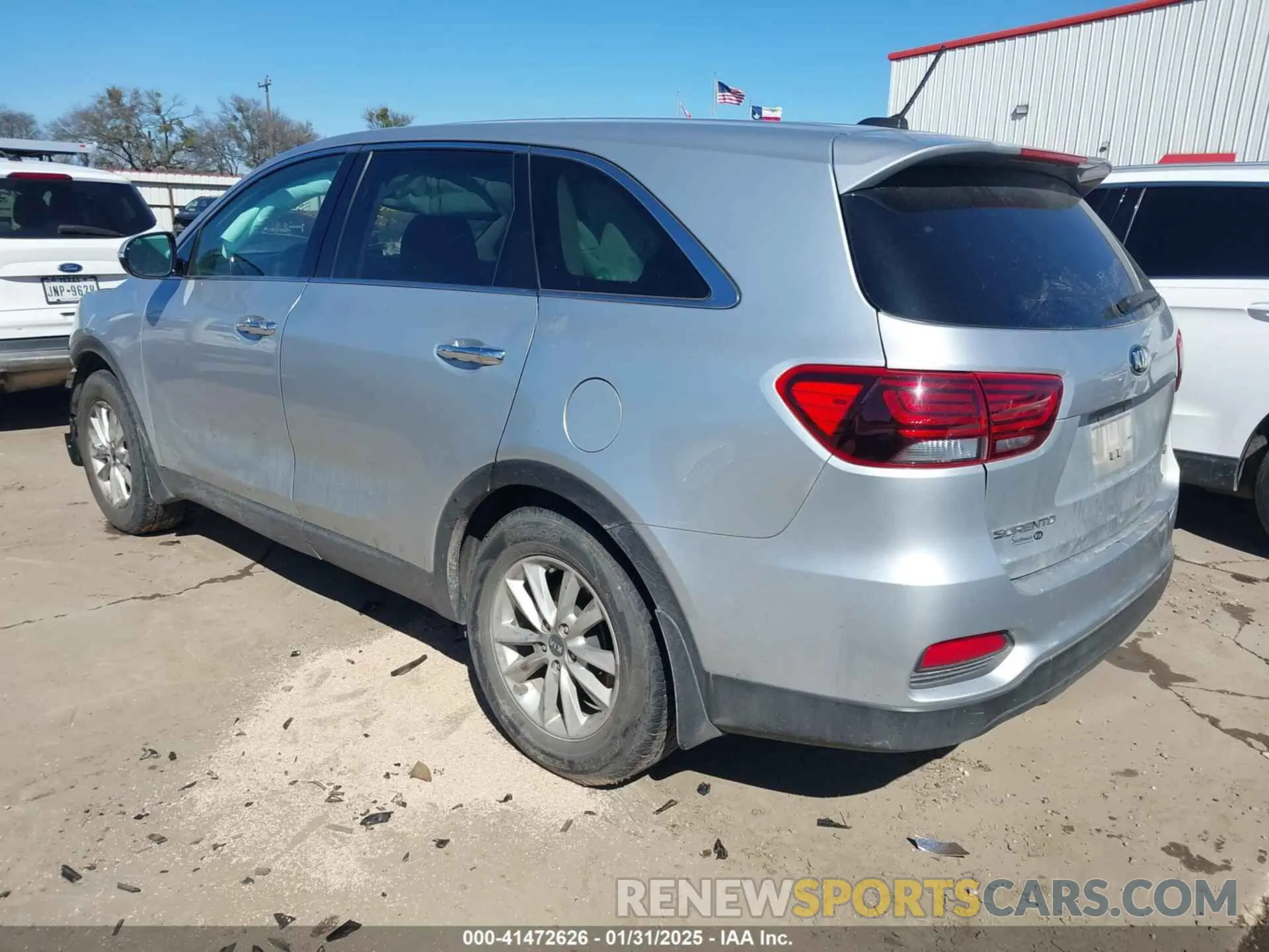 3 Photograph of a damaged car 5XYPG4A36KG579616 KIA SORENTO 2019