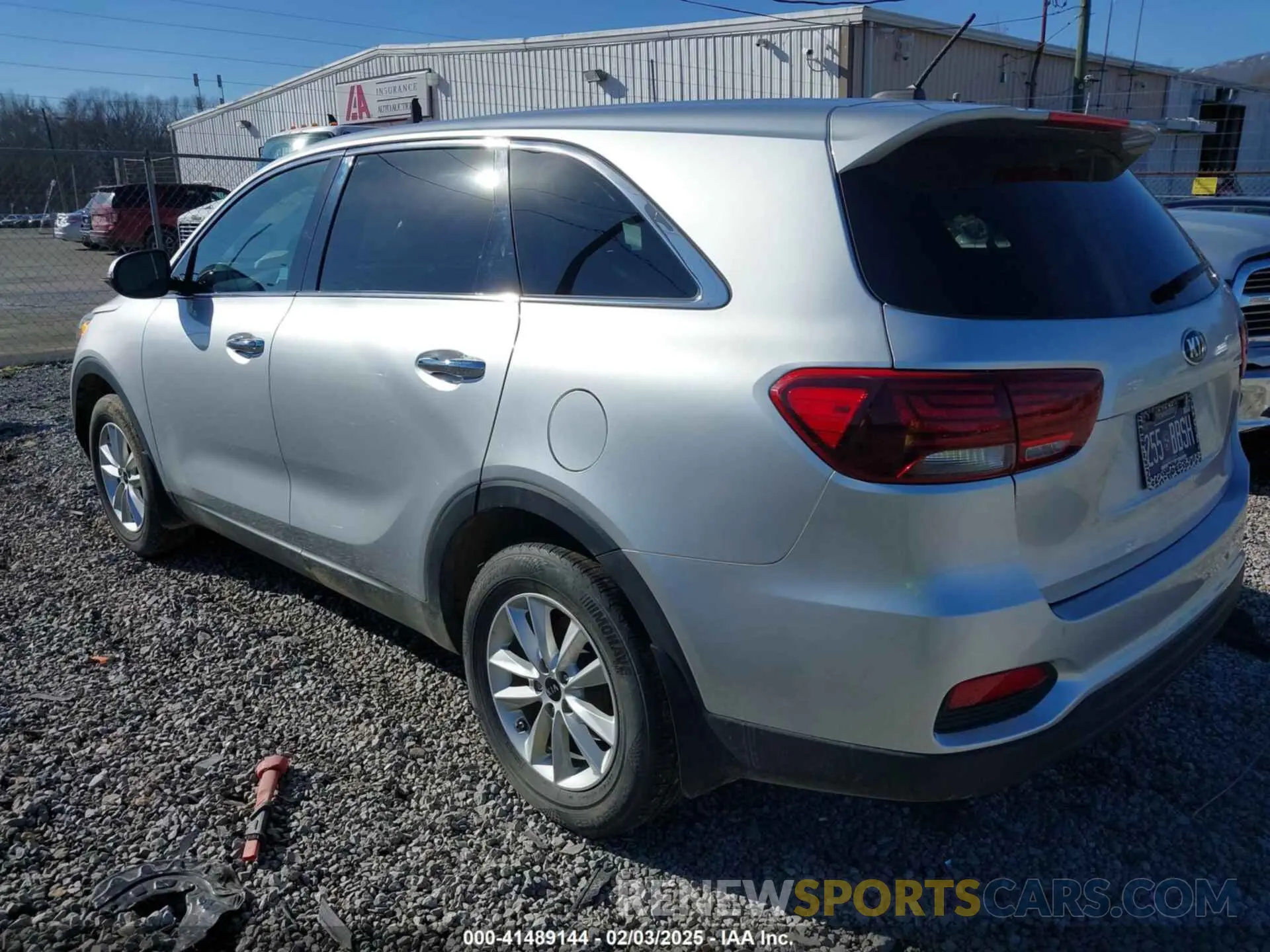3 Photograph of a damaged car 5XYPG4A36KG583391 KIA SORENTO 2019