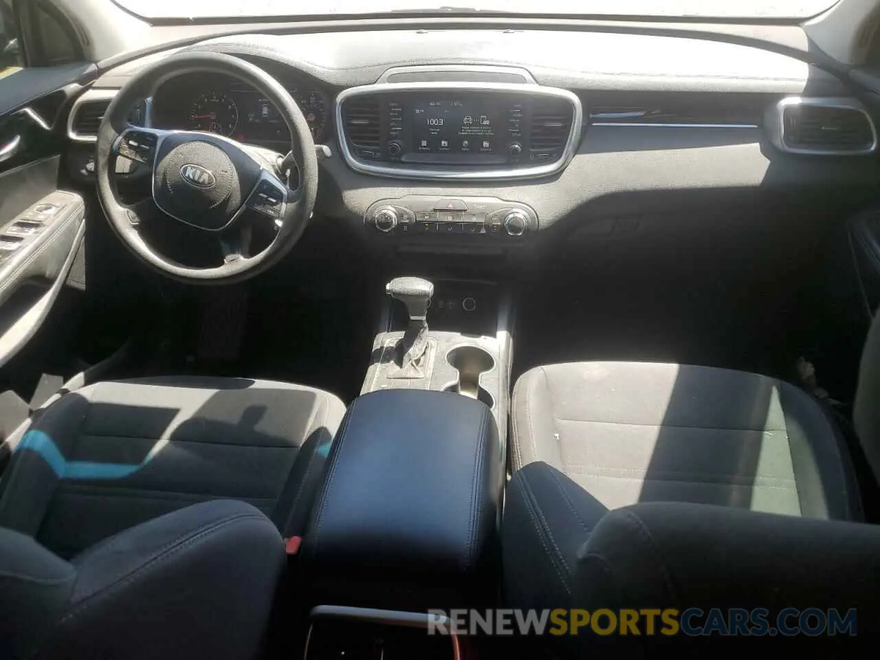 8 Photograph of a damaged car 5XYPG4A36KG588770 KIA SORENTO 2019