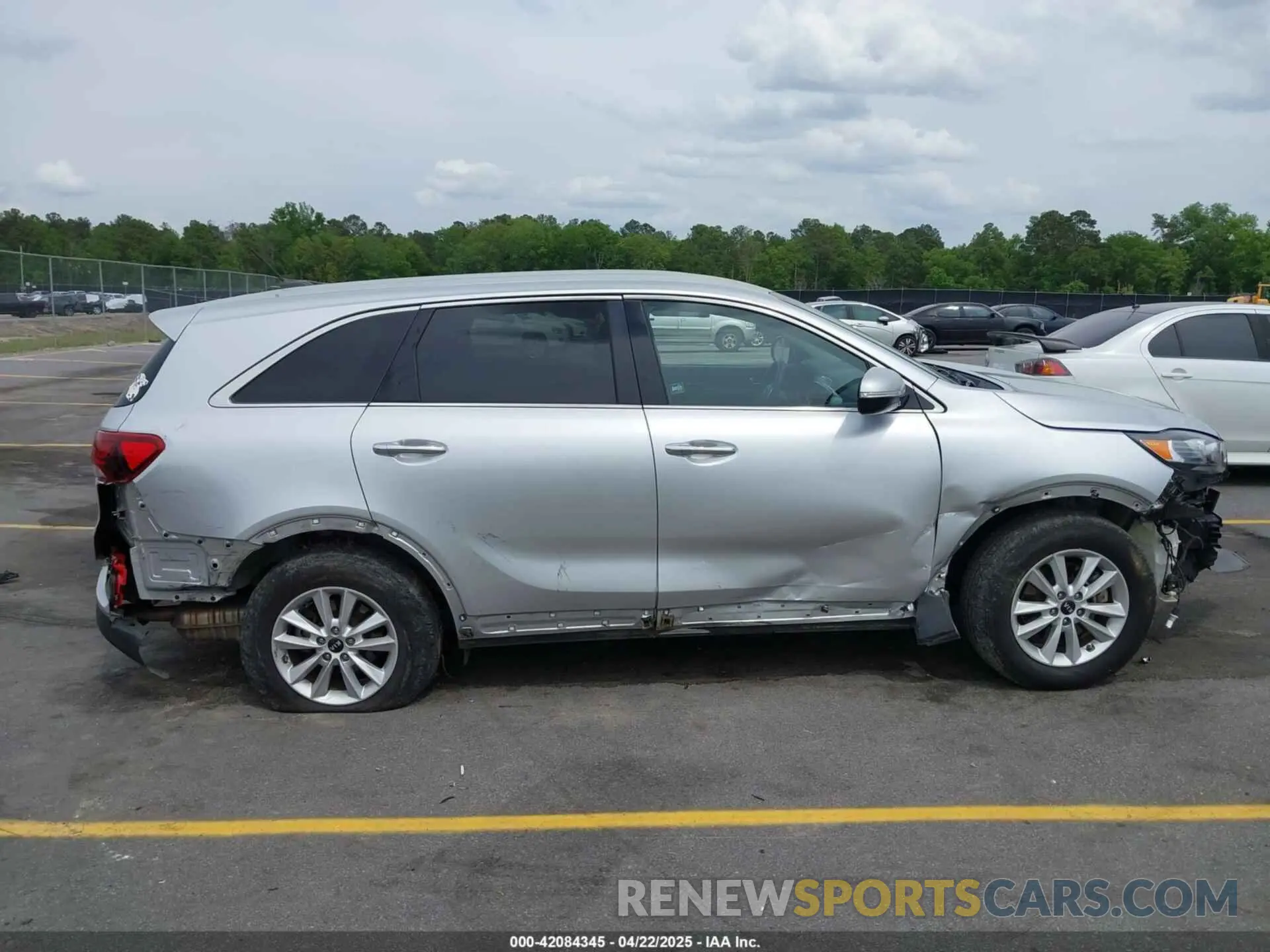 14 Photograph of a damaged car 5XYPG4A36KG593306 KIA SORENTO 2019