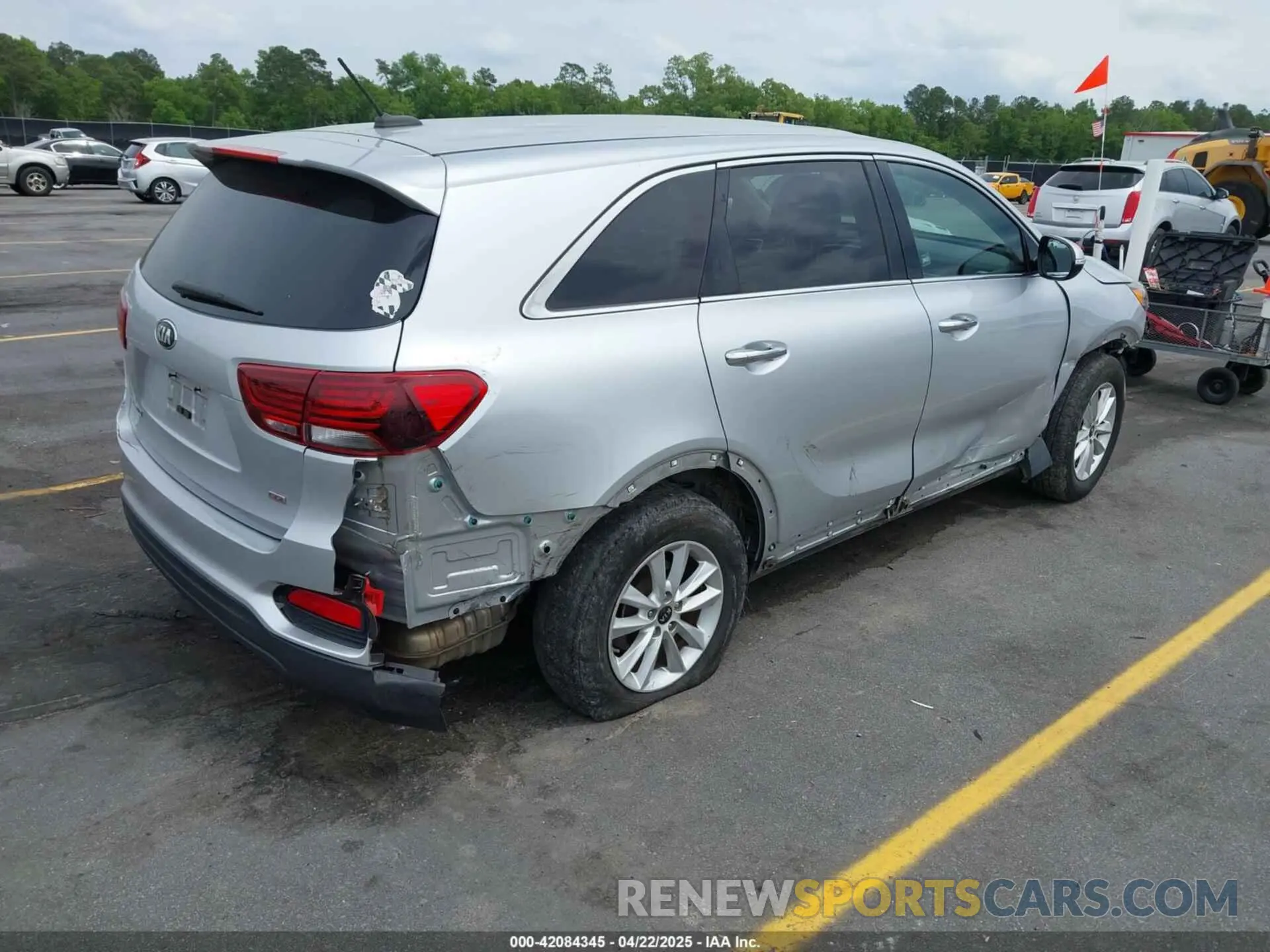 4 Photograph of a damaged car 5XYPG4A36KG593306 KIA SORENTO 2019