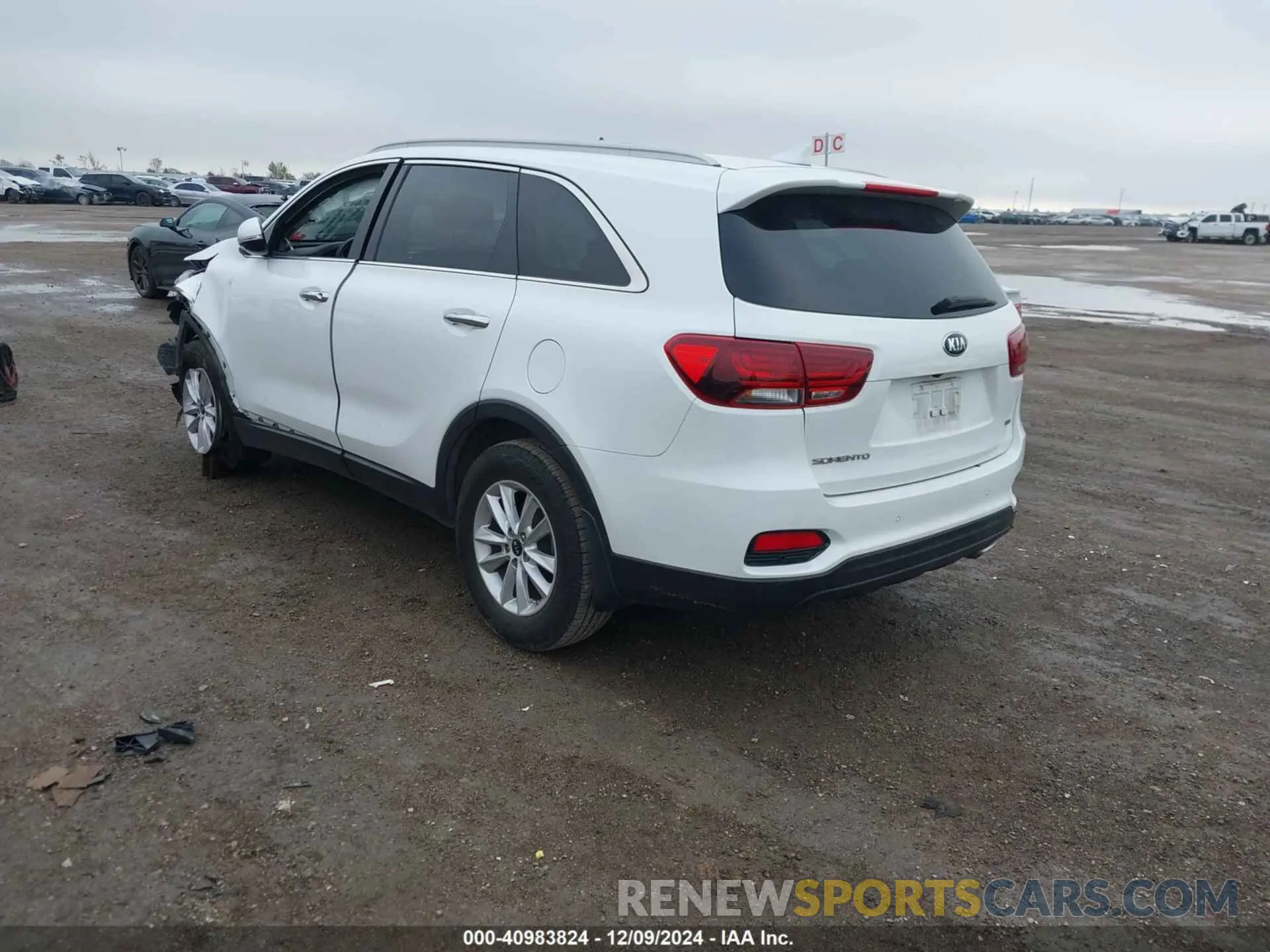 3 Photograph of a damaged car 5XYPG4A36KG605518 KIA SORENTO 2019