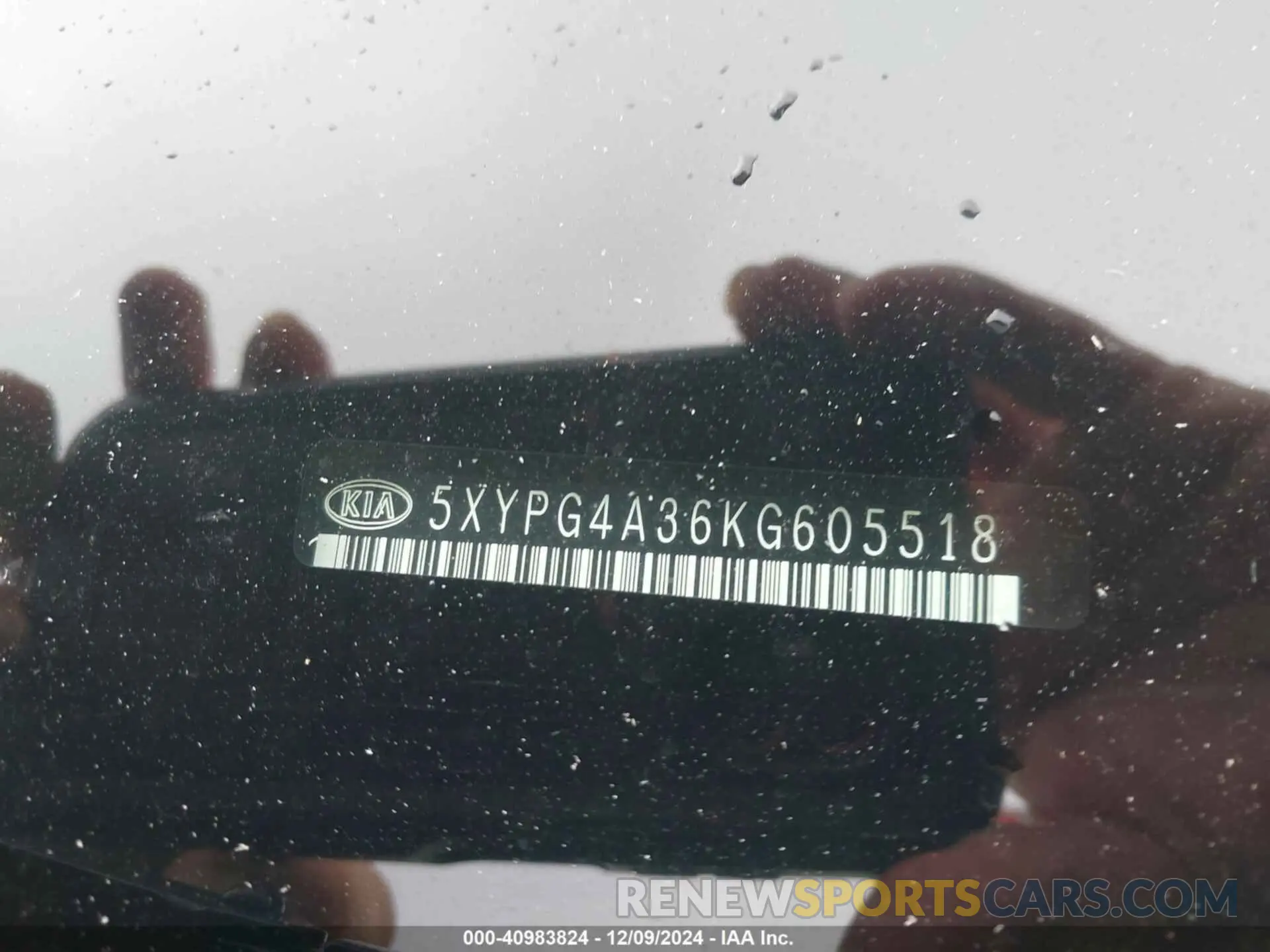 9 Photograph of a damaged car 5XYPG4A36KG605518 KIA SORENTO 2019