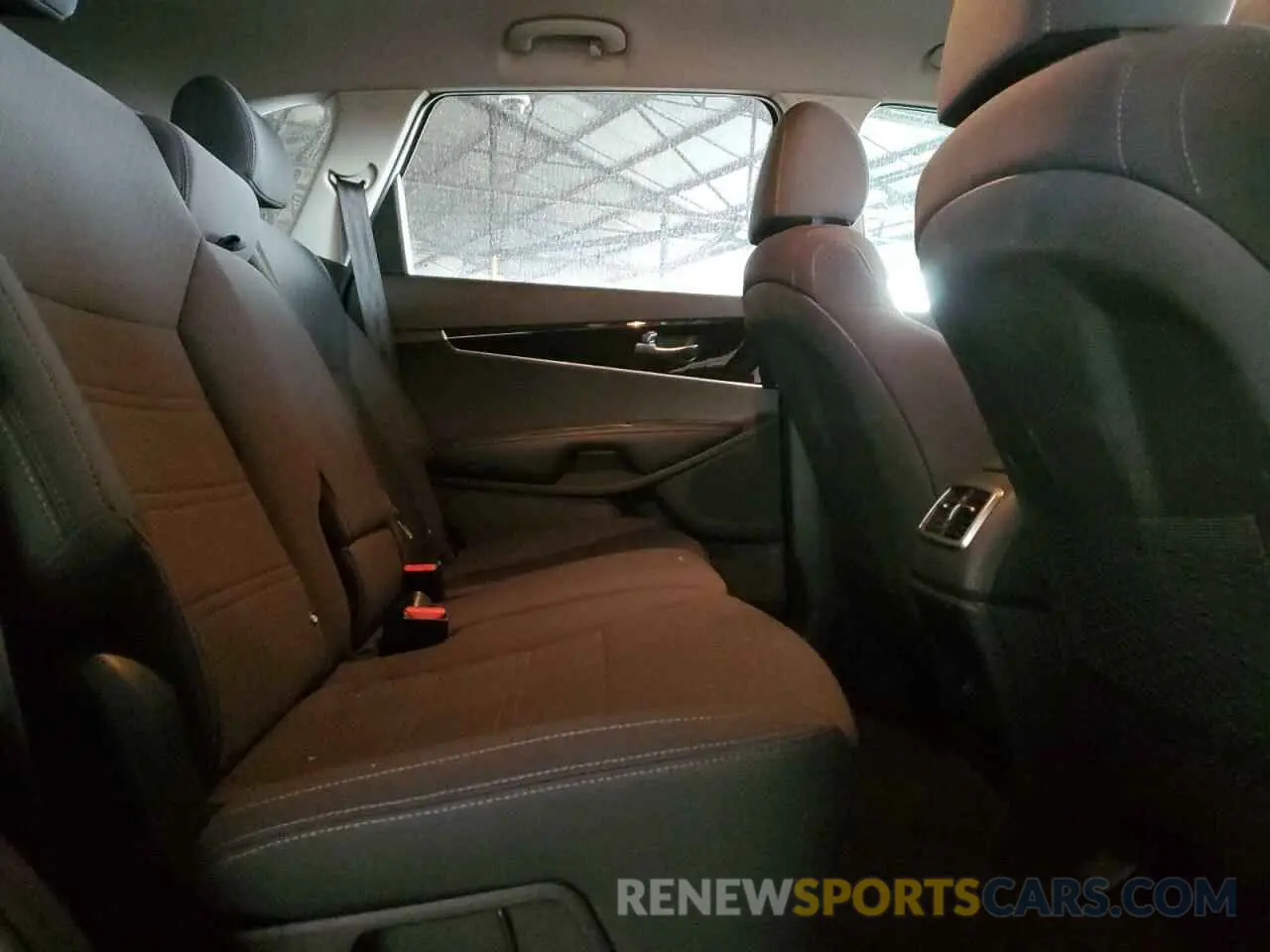 11 Photograph of a damaged car 5XYPG4A36KG611786 KIA SORENTO 2019