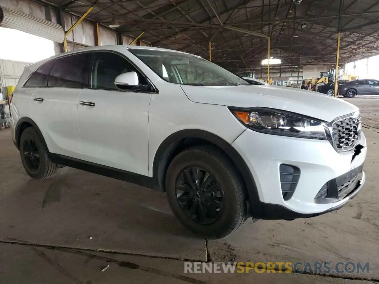 4 Photograph of a damaged car 5XYPG4A36KG611786 KIA SORENTO 2019