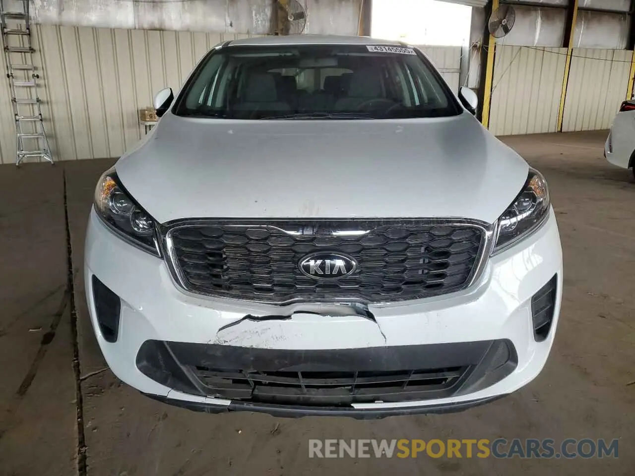 5 Photograph of a damaged car 5XYPG4A36KG611786 KIA SORENTO 2019
