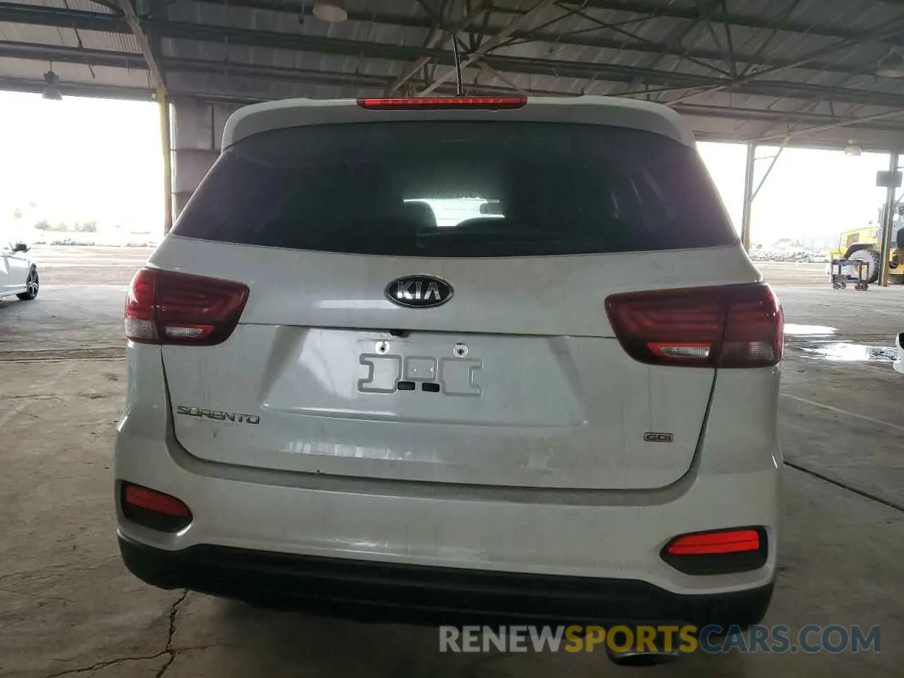 6 Photograph of a damaged car 5XYPG4A36KG611786 KIA SORENTO 2019