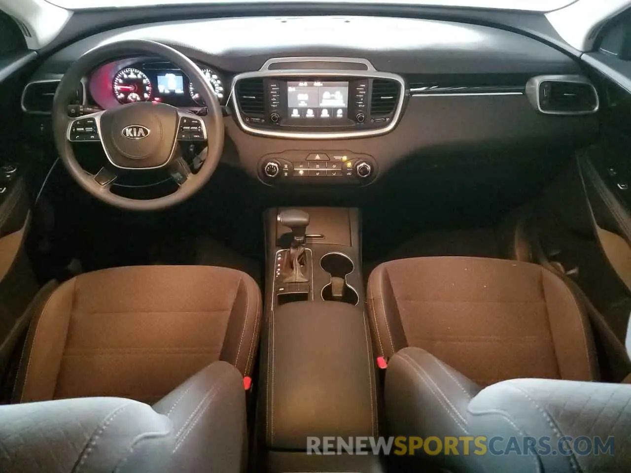 8 Photograph of a damaged car 5XYPG4A36KG611786 KIA SORENTO 2019