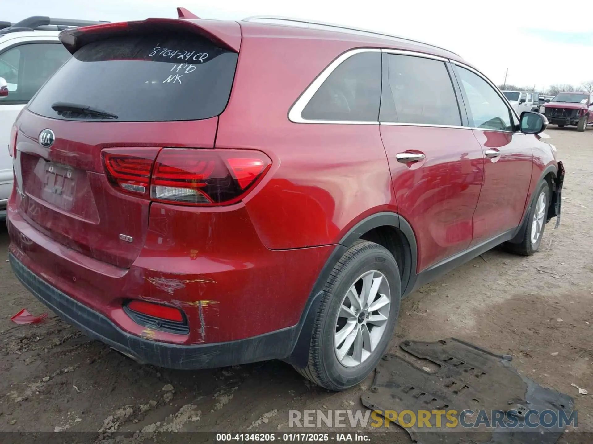 4 Photograph of a damaged car 5XYPG4A37KG465964 KIA SORENTO 2019