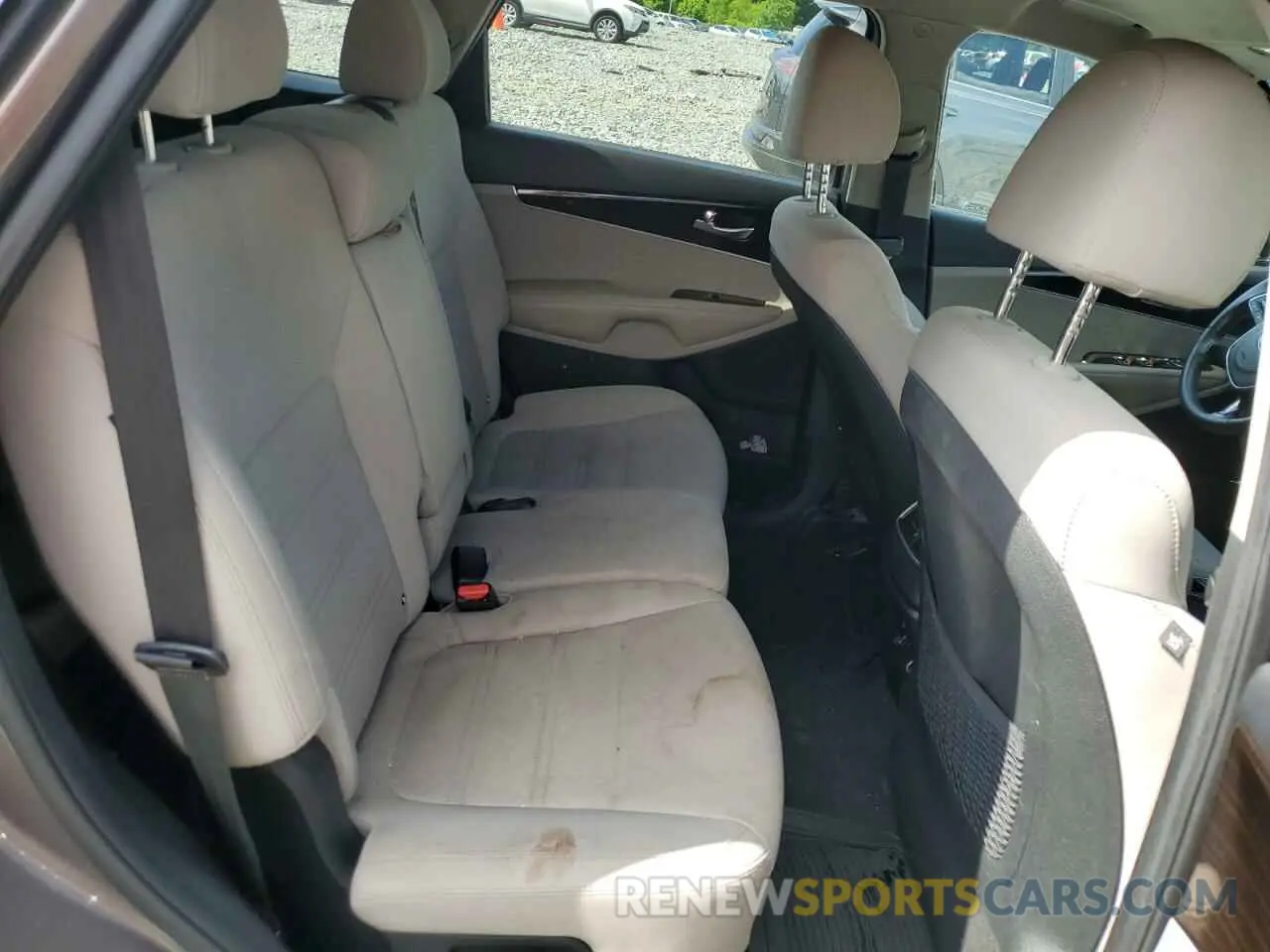11 Photograph of a damaged car 5XYPG4A37KG478648 KIA SORENTO 2019