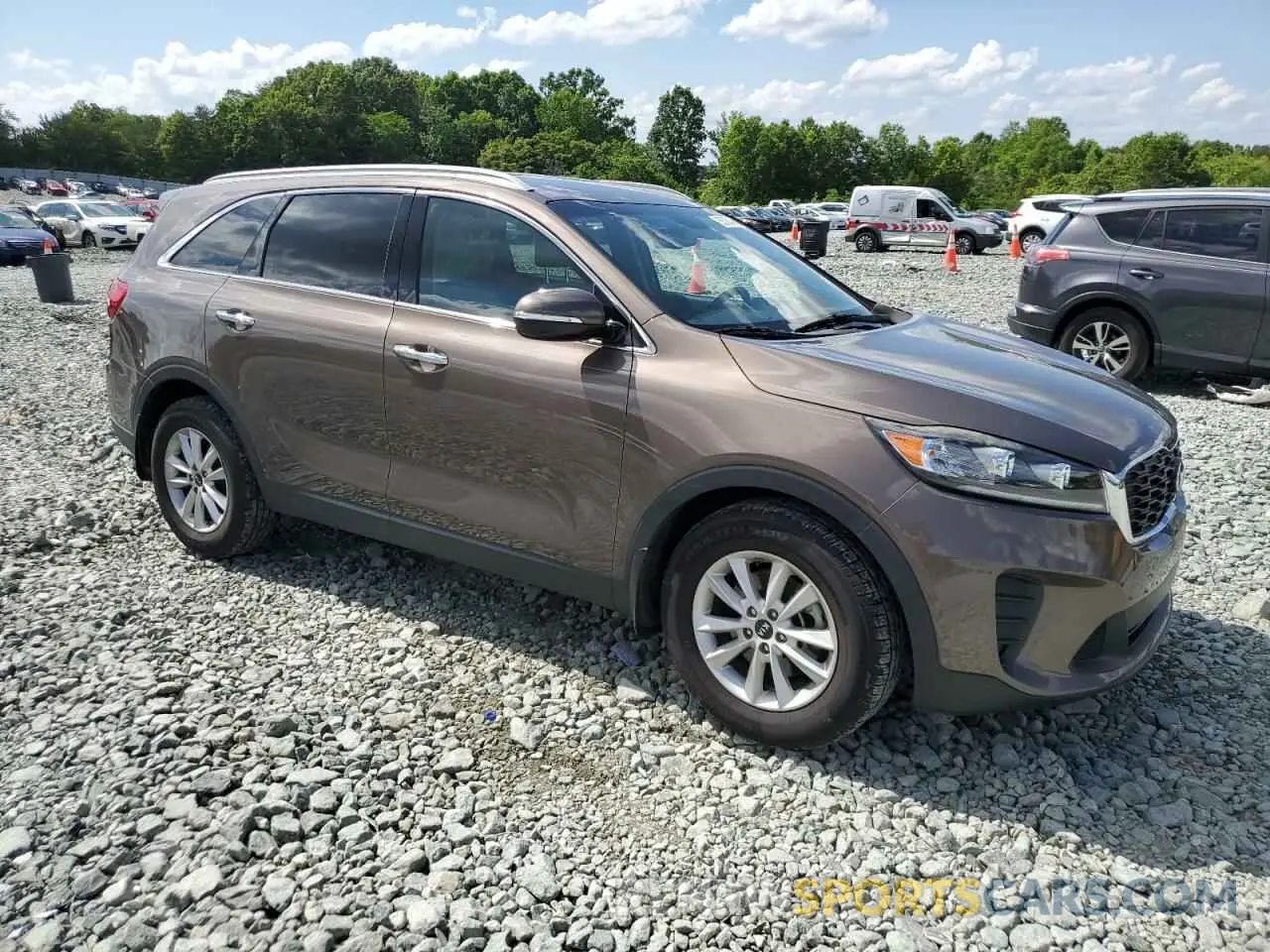 4 Photograph of a damaged car 5XYPG4A37KG478648 KIA SORENTO 2019