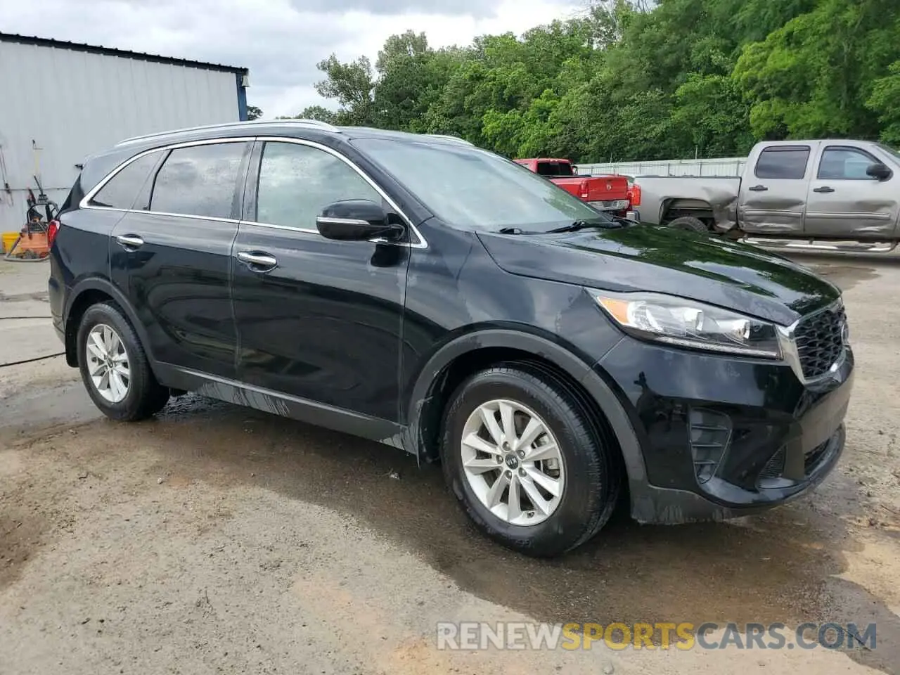 4 Photograph of a damaged car 5XYPG4A37KG480352 KIA SORENTO 2019