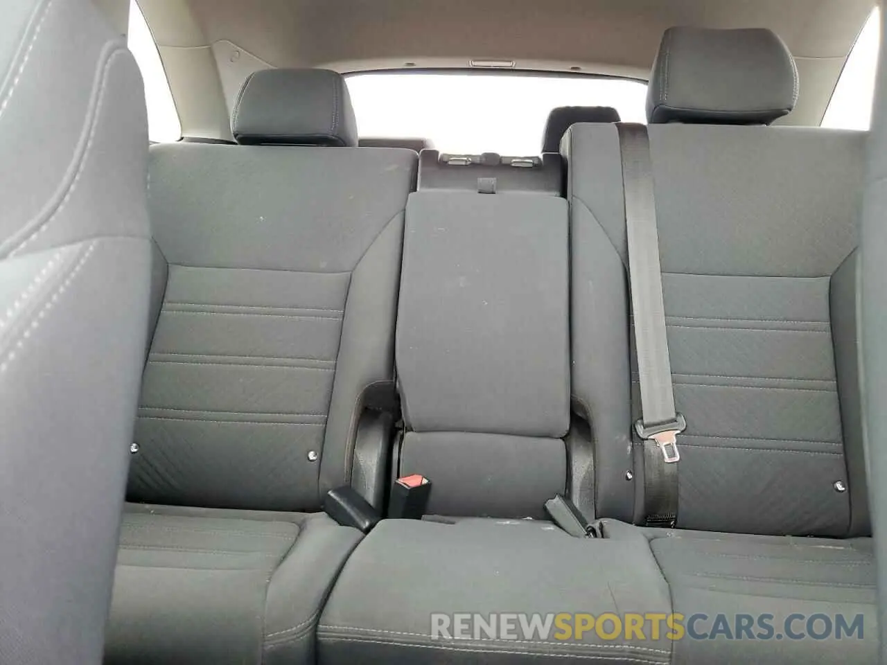 10 Photograph of a damaged car 5XYPG4A37KG500034 KIA SORENTO 2019