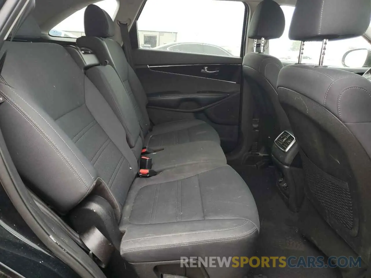 11 Photograph of a damaged car 5XYPG4A37KG500034 KIA SORENTO 2019