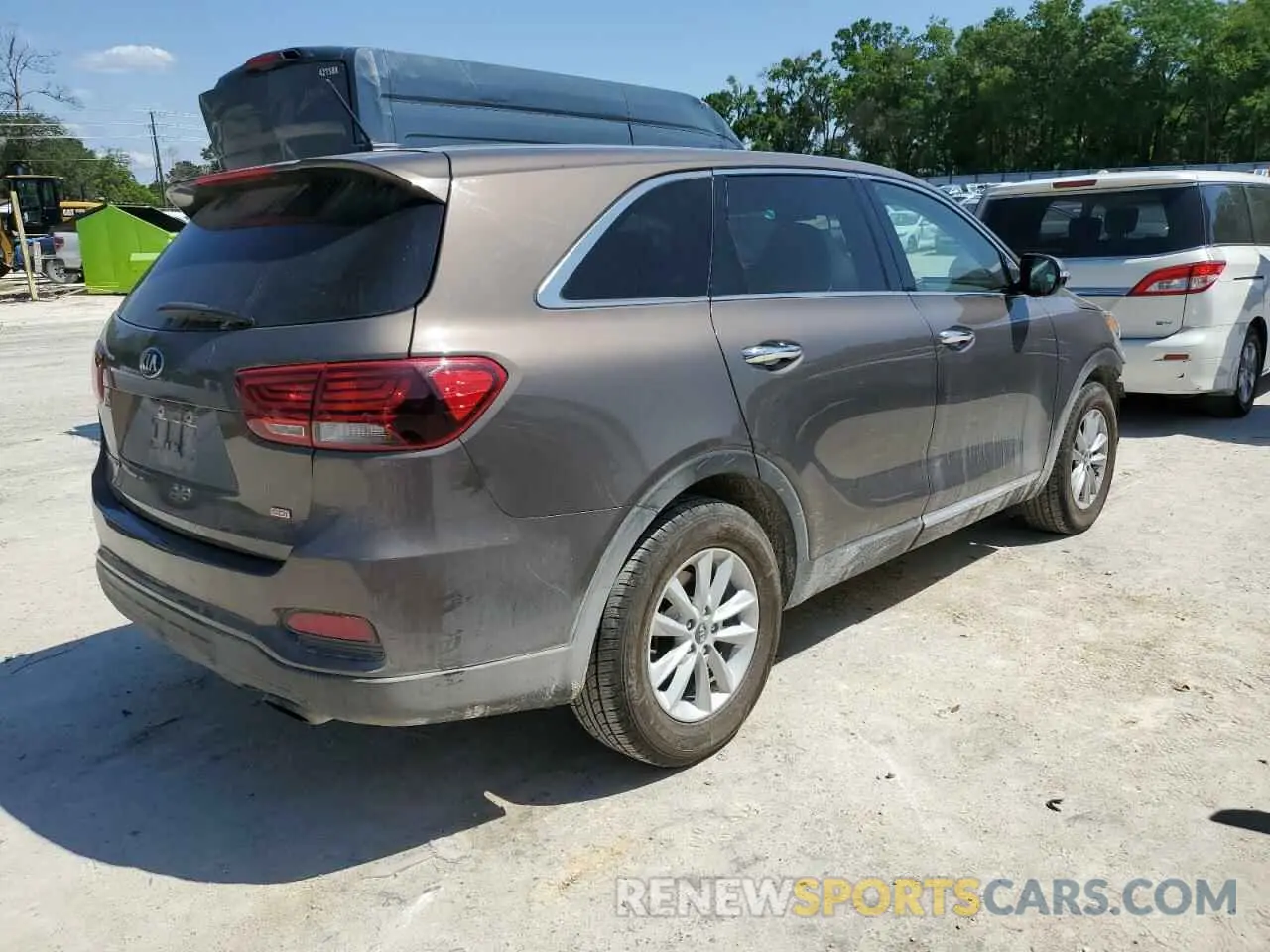 3 Photograph of a damaged car 5XYPG4A37KG508702 KIA SORENTO 2019