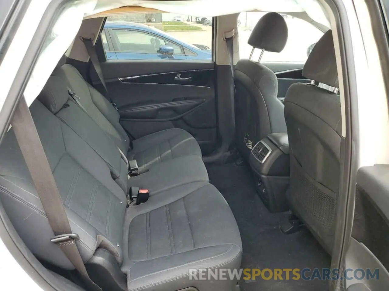 11 Photograph of a damaged car 5XYPG4A37KG512572 KIA SORENTO 2019