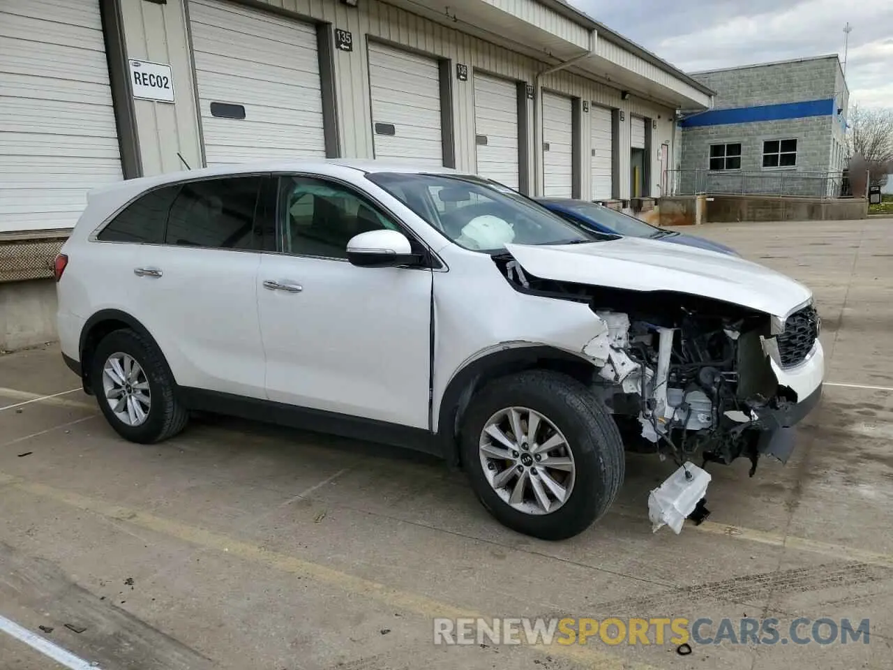 4 Photograph of a damaged car 5XYPG4A37KG512572 KIA SORENTO 2019