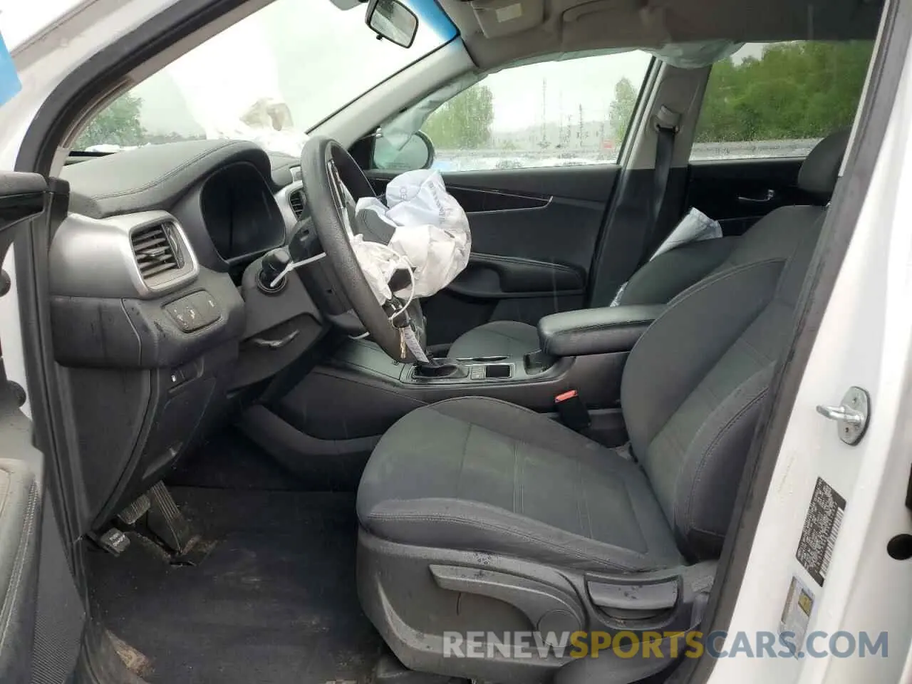 7 Photograph of a damaged car 5XYPG4A37KG512572 KIA SORENTO 2019