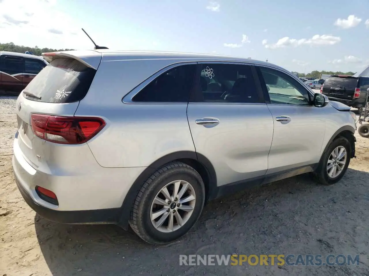 3 Photograph of a damaged car 5XYPG4A37KG516816 KIA SORENTO 2019