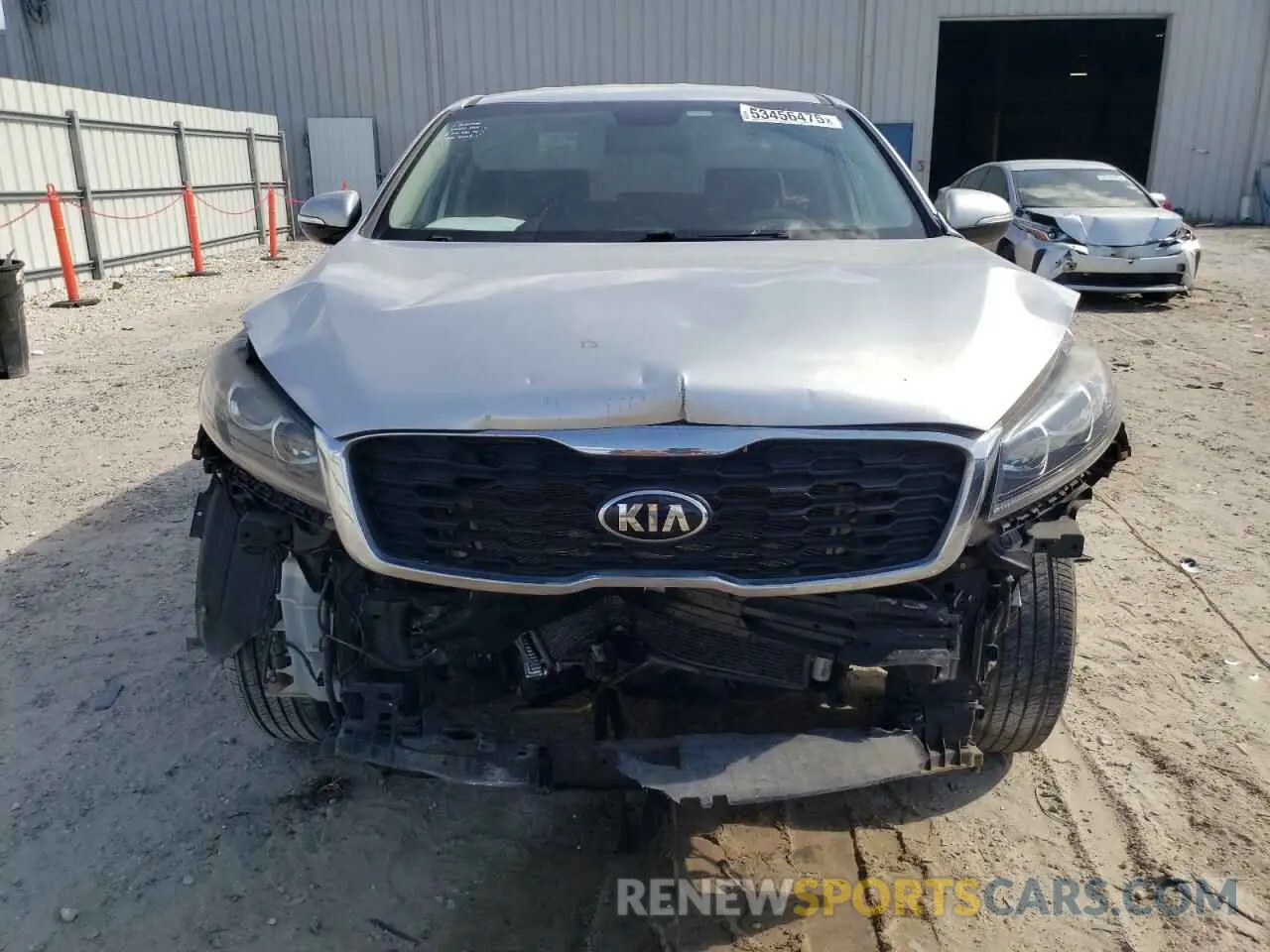 5 Photograph of a damaged car 5XYPG4A37KG516816 KIA SORENTO 2019