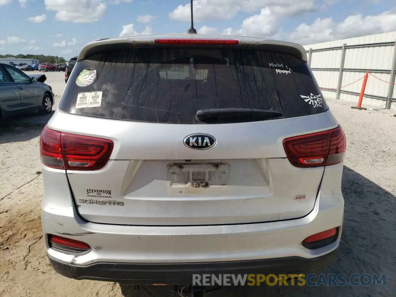 6 Photograph of a damaged car 5XYPG4A37KG516816 KIA SORENTO 2019