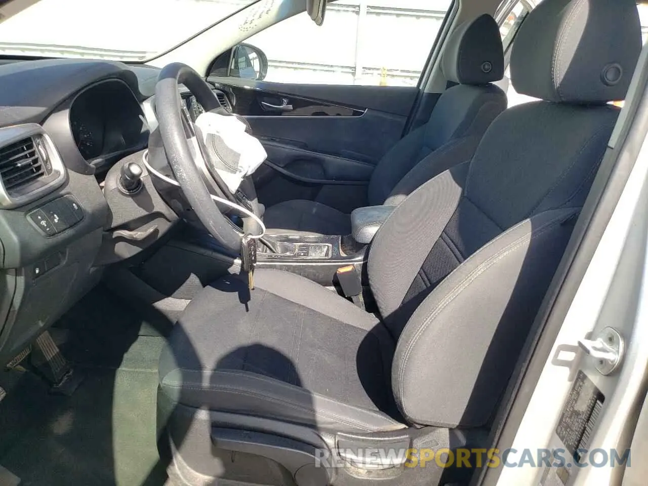 7 Photograph of a damaged car 5XYPG4A37KG516816 KIA SORENTO 2019