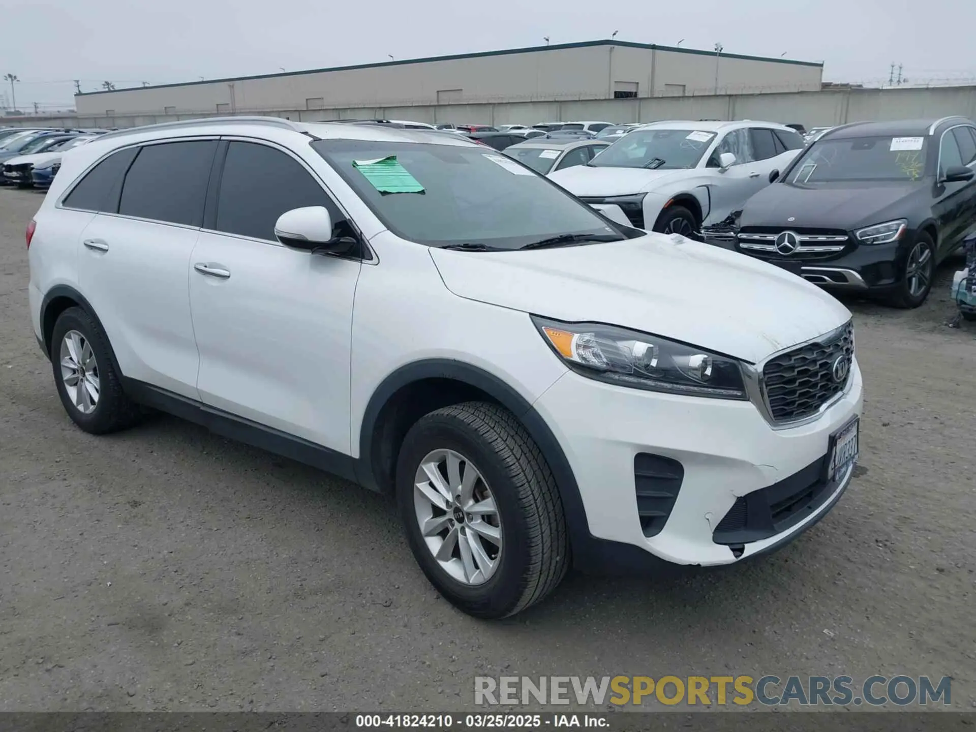 1 Photograph of a damaged car 5XYPG4A37KG524608 KIA SORENTO 2019