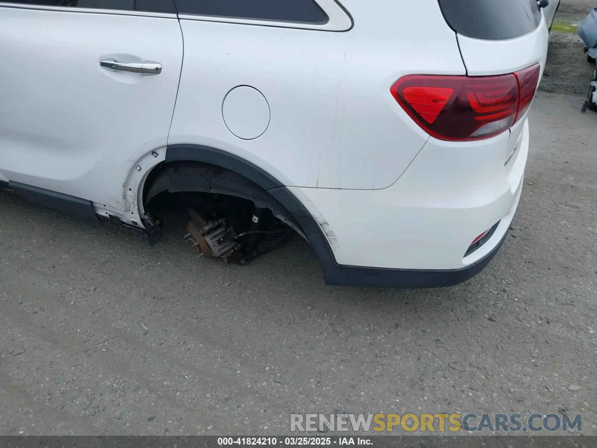 6 Photograph of a damaged car 5XYPG4A37KG524608 KIA SORENTO 2019