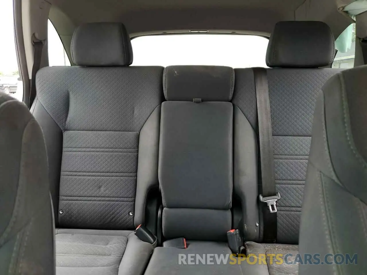10 Photograph of a damaged car 5XYPG4A37KG531610 KIA SORENTO 2019