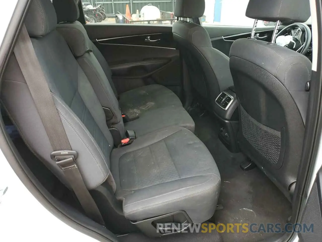 11 Photograph of a damaged car 5XYPG4A37KG531610 KIA SORENTO 2019