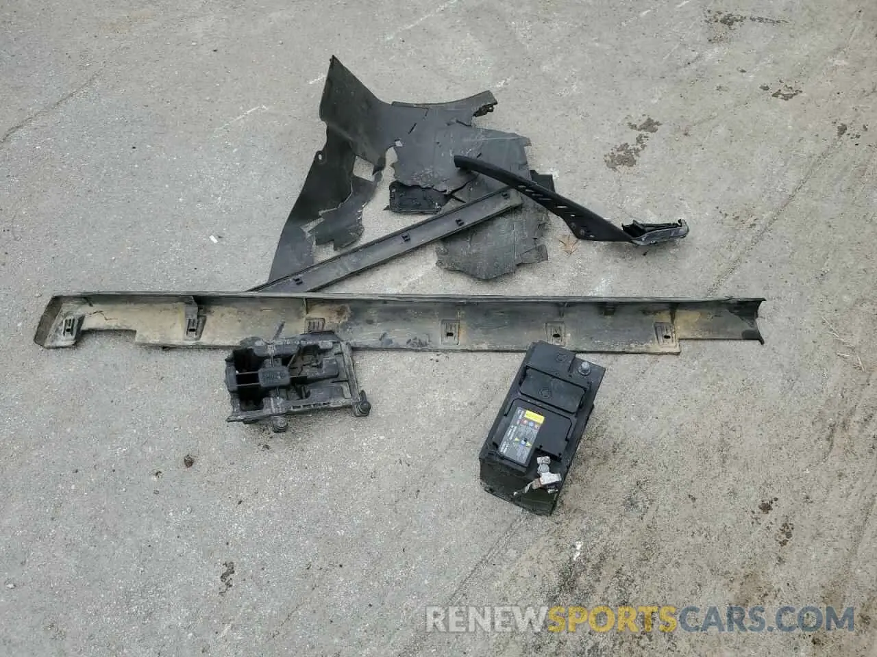 13 Photograph of a damaged car 5XYPG4A37KG531610 KIA SORENTO 2019