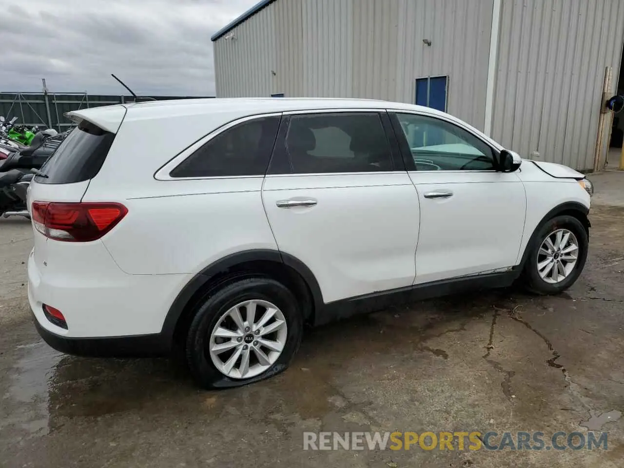 3 Photograph of a damaged car 5XYPG4A37KG531610 KIA SORENTO 2019