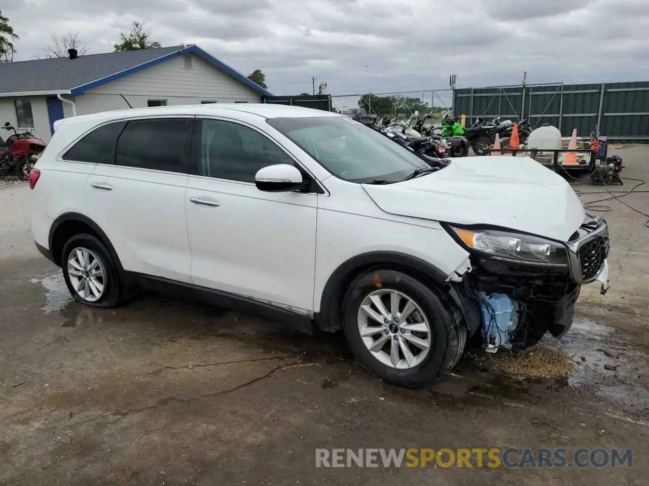 4 Photograph of a damaged car 5XYPG4A37KG531610 KIA SORENTO 2019