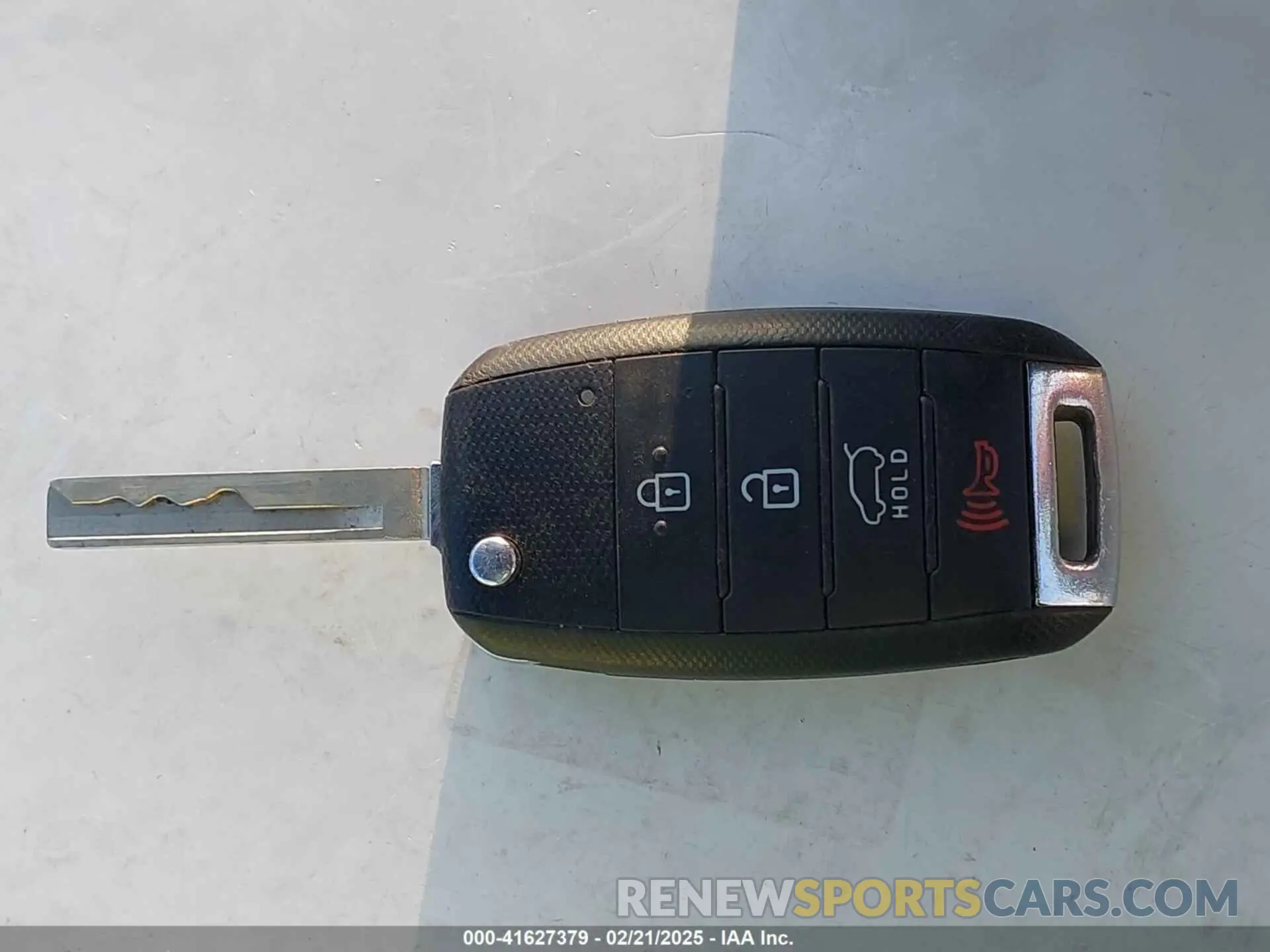 11 Photograph of a damaged car 5XYPG4A37KG552232 KIA SORENTO 2019