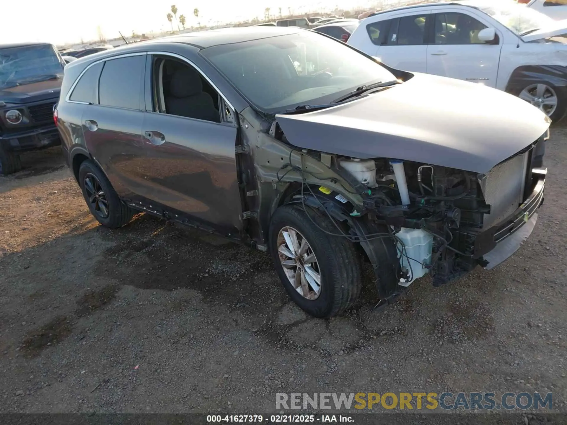 6 Photograph of a damaged car 5XYPG4A37KG552232 KIA SORENTO 2019