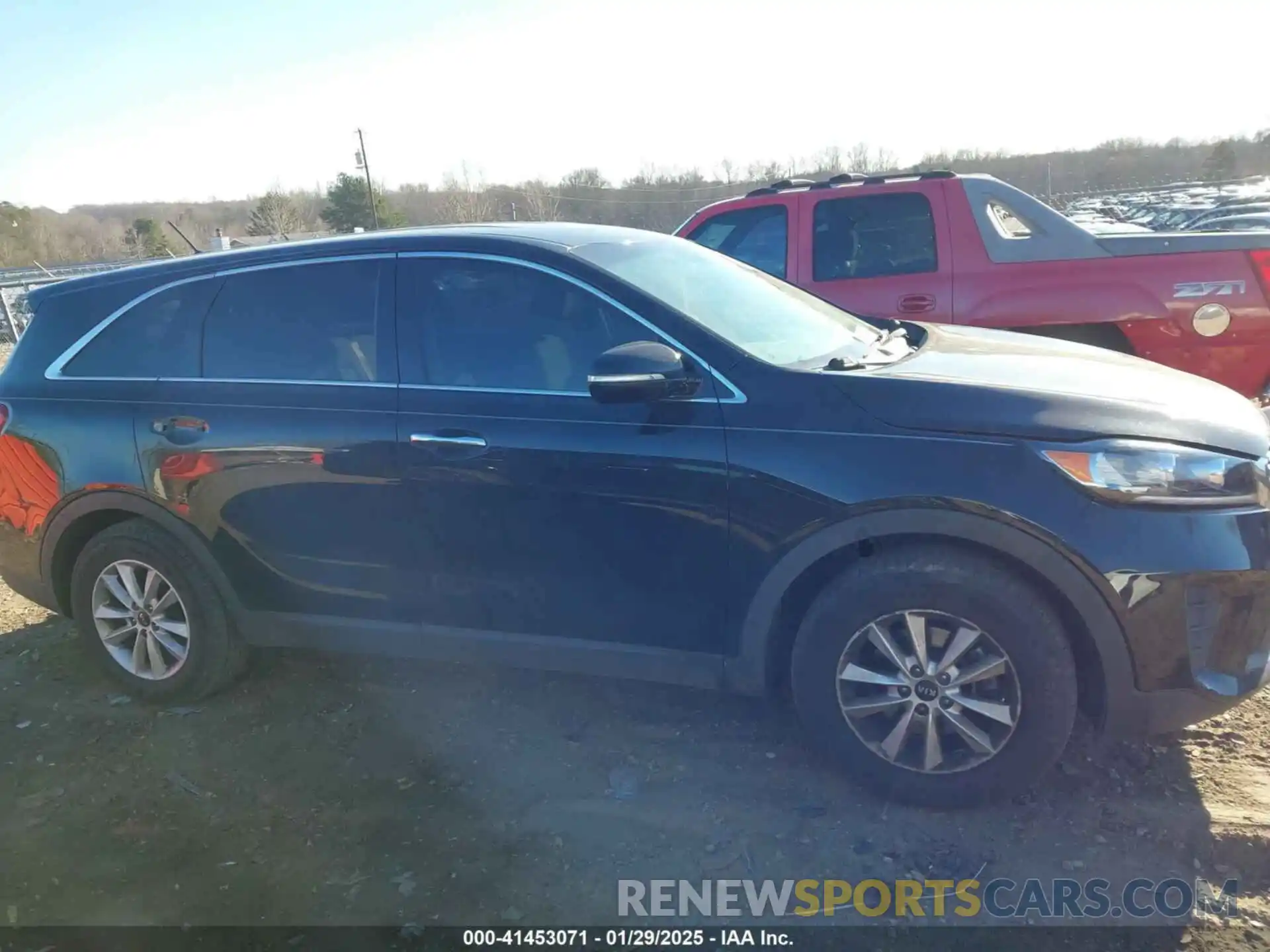 14 Photograph of a damaged car 5XYPG4A37KG577535 KIA SORENTO 2019