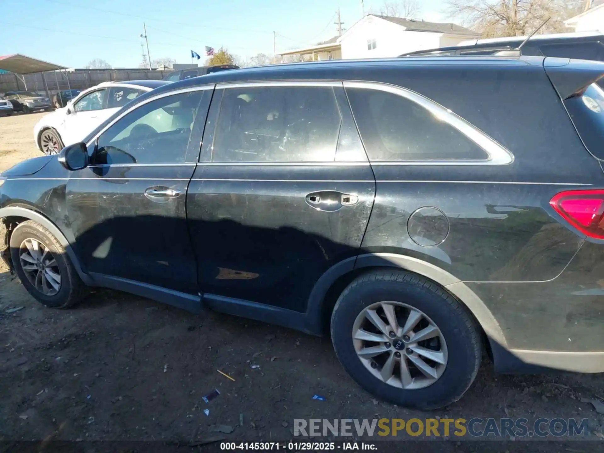 15 Photograph of a damaged car 5XYPG4A37KG577535 KIA SORENTO 2019