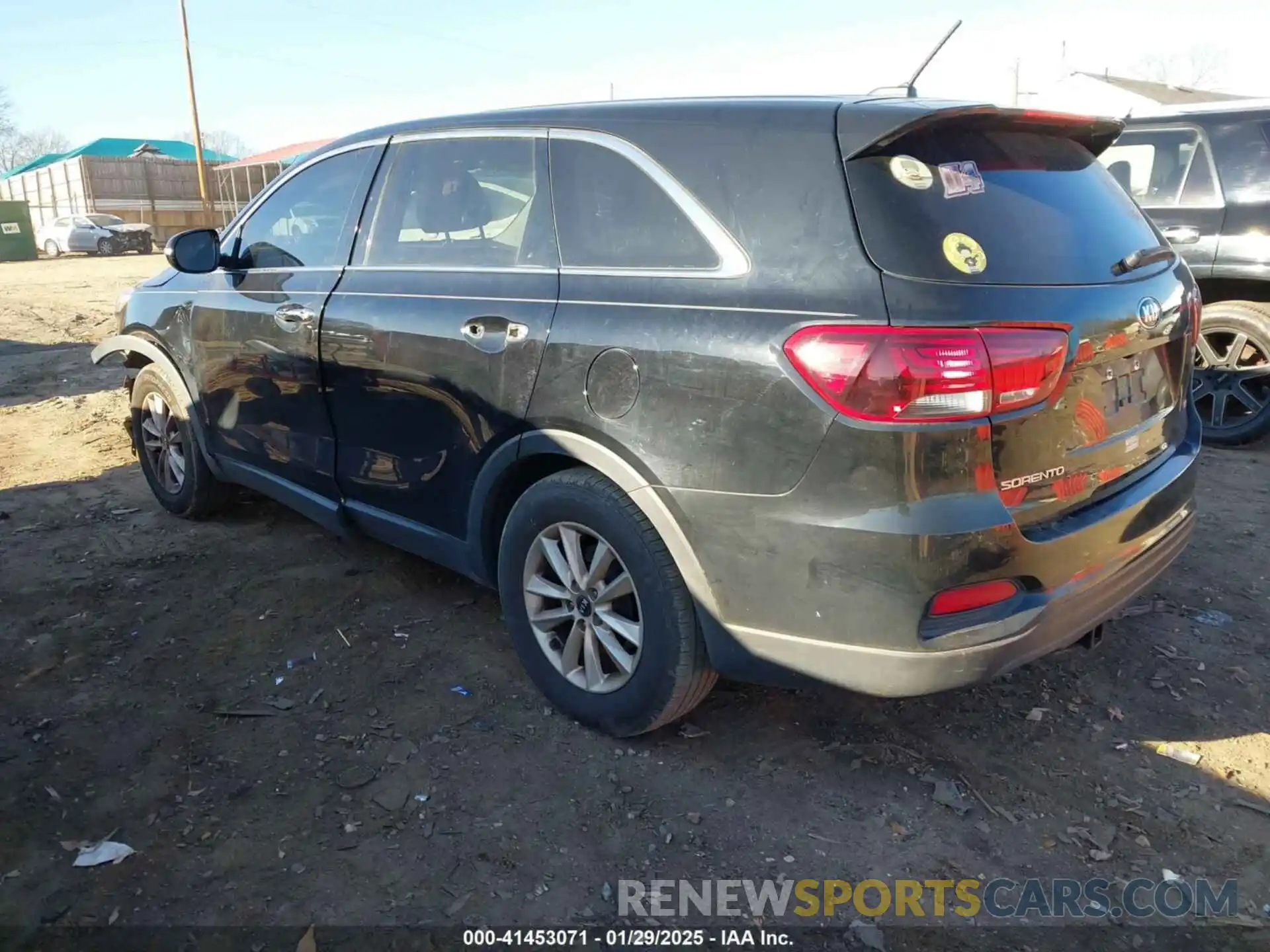 3 Photograph of a damaged car 5XYPG4A37KG577535 KIA SORENTO 2019