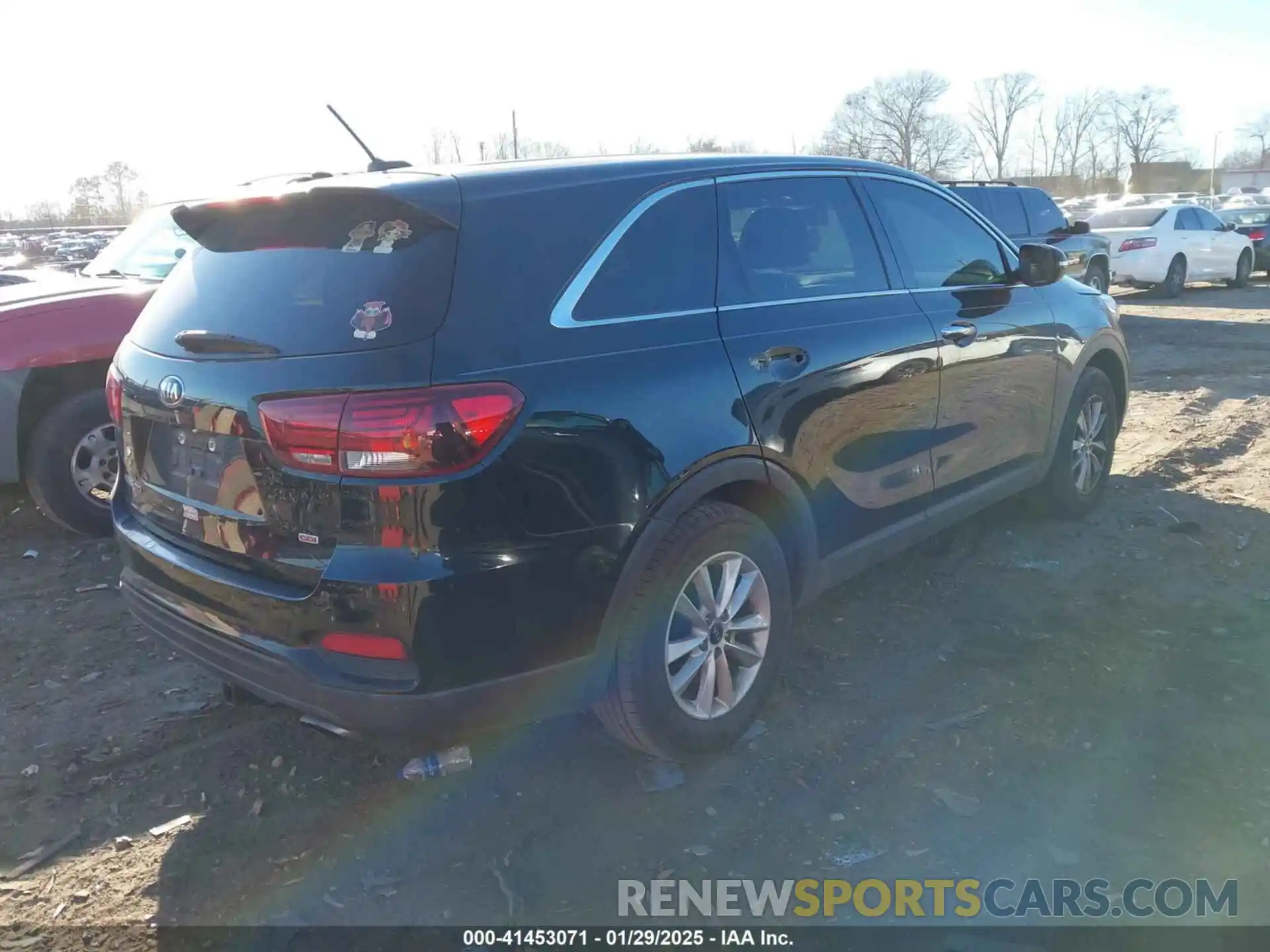 4 Photograph of a damaged car 5XYPG4A37KG577535 KIA SORENTO 2019