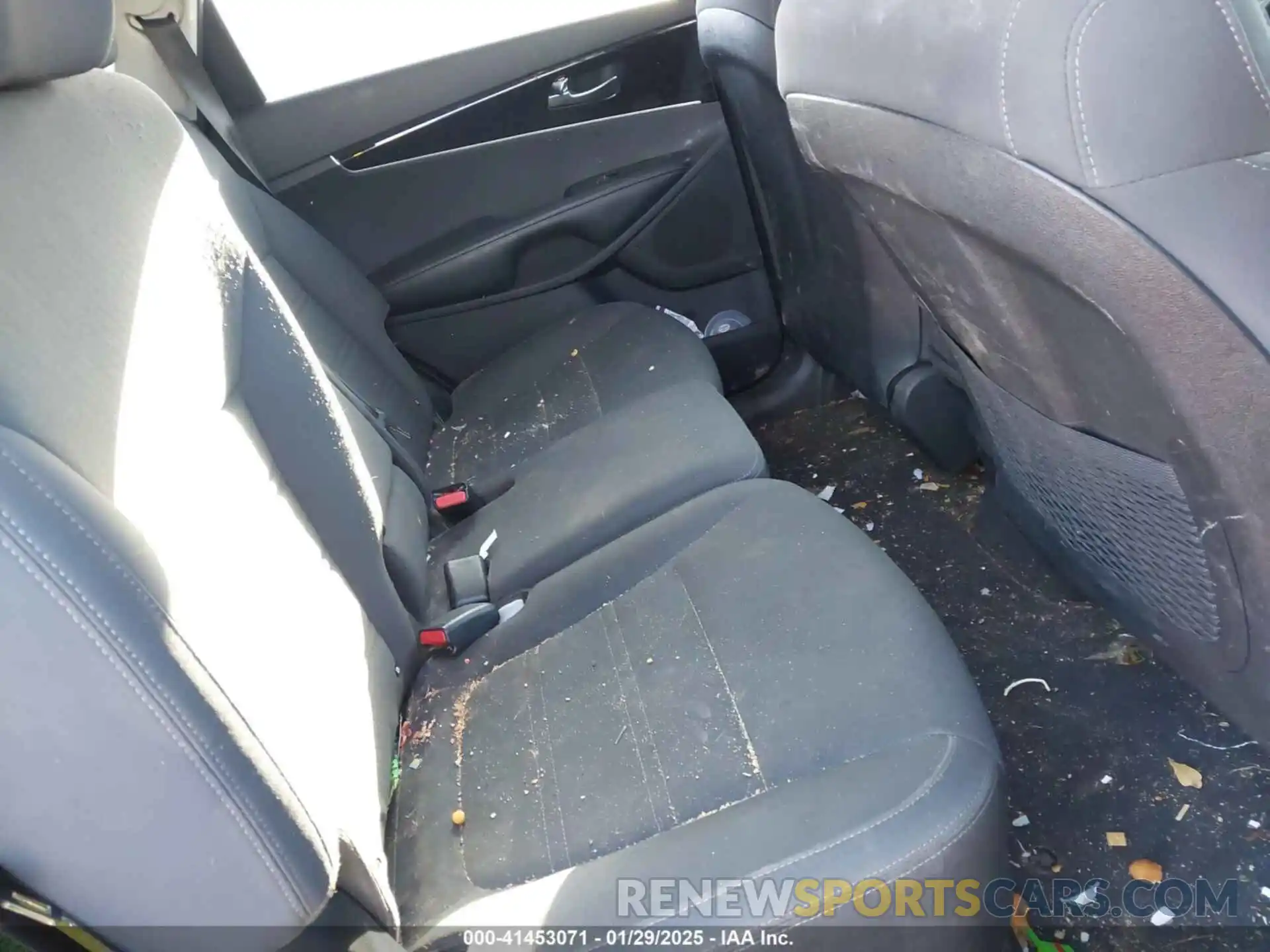 8 Photograph of a damaged car 5XYPG4A37KG577535 KIA SORENTO 2019