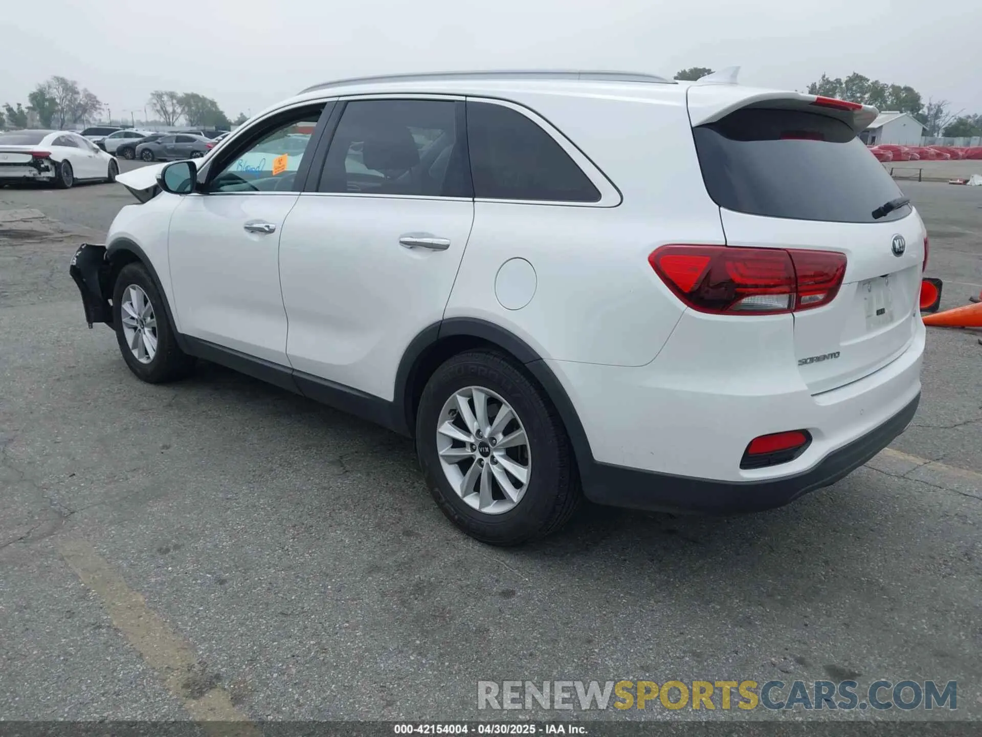 3 Photograph of a damaged car 5XYPG4A37KG589572 KIA SORENTO 2019